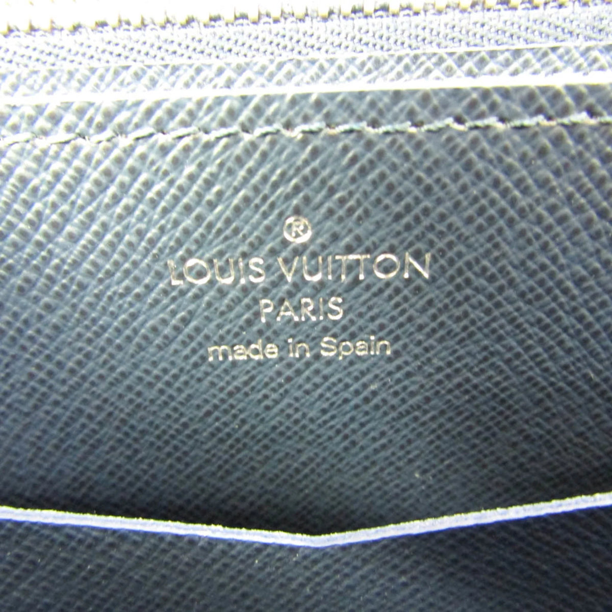 Pre-Owned Louis Vuitton Taiga Zippy   Men's Taiga Leather Long Wallet (bi-fold) Navy Blue (Good)