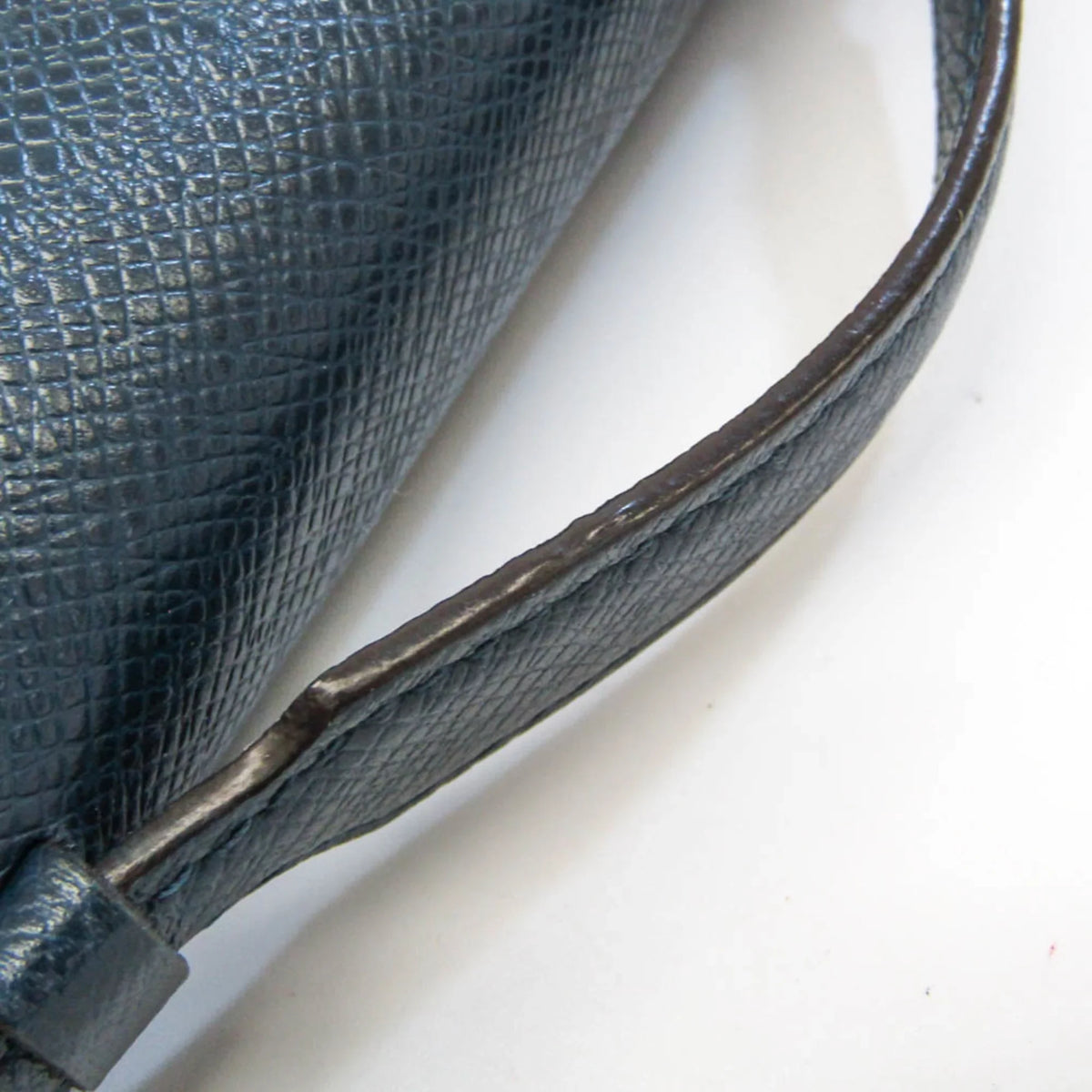 Pre-Owned Louis Vuitton Taiga Zippy   Men's Taiga Leather Long Wallet (bi-fold) Navy Blue (Good)