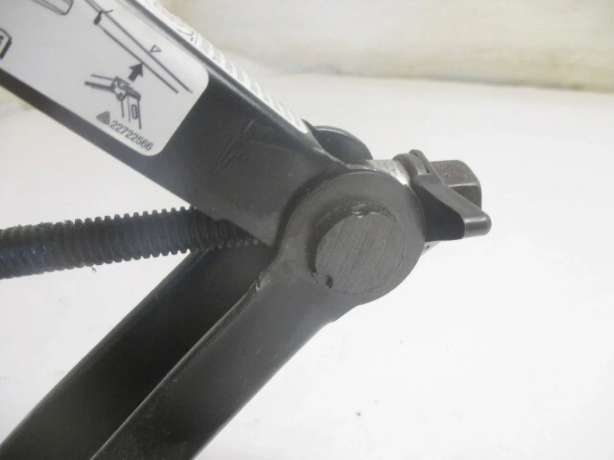 Pre-Owned 07 08 09 Saturn Aura Wheel Tire Jack Assembly w/Tool   (Good)