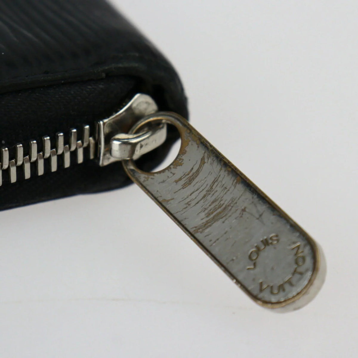 Pre-Owned   Louis Vuitton Zippy Wallet Long  Epi Leather Black Silver Hardware Round Zipper (Good)